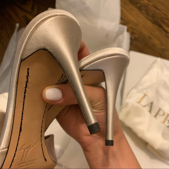 FINAL REDUCTION ‼️ New 🤍 La Perla Zanotti Peep Toe Mule 9 - Picture 10 of 15